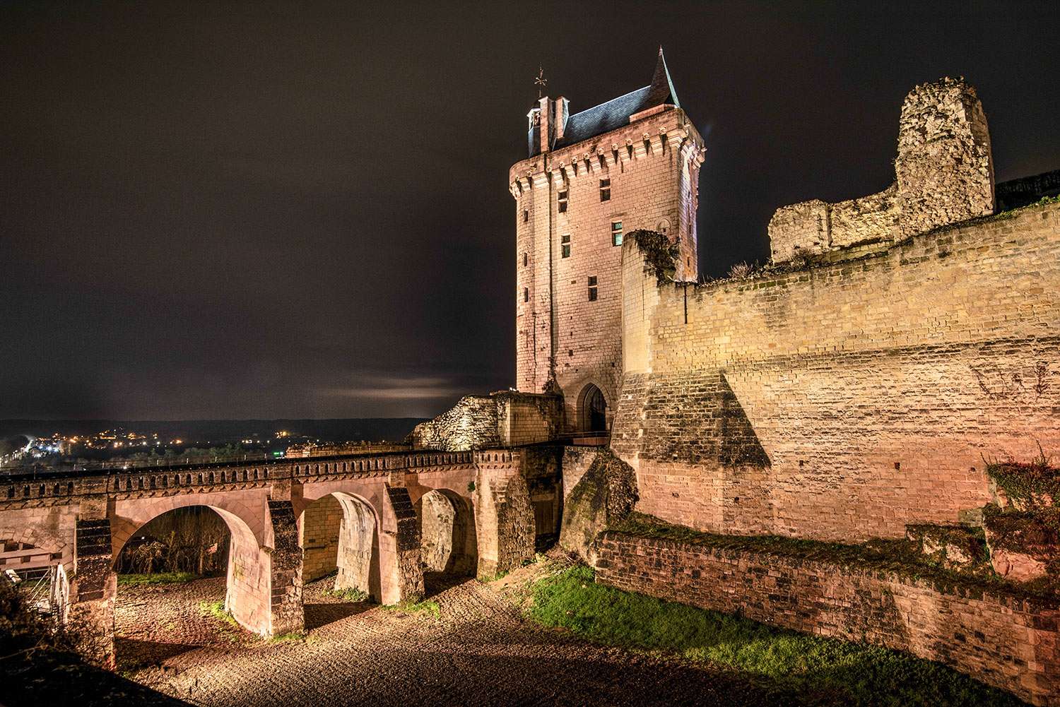 forteresse royale Chinon mise en lumière par NoctaBene