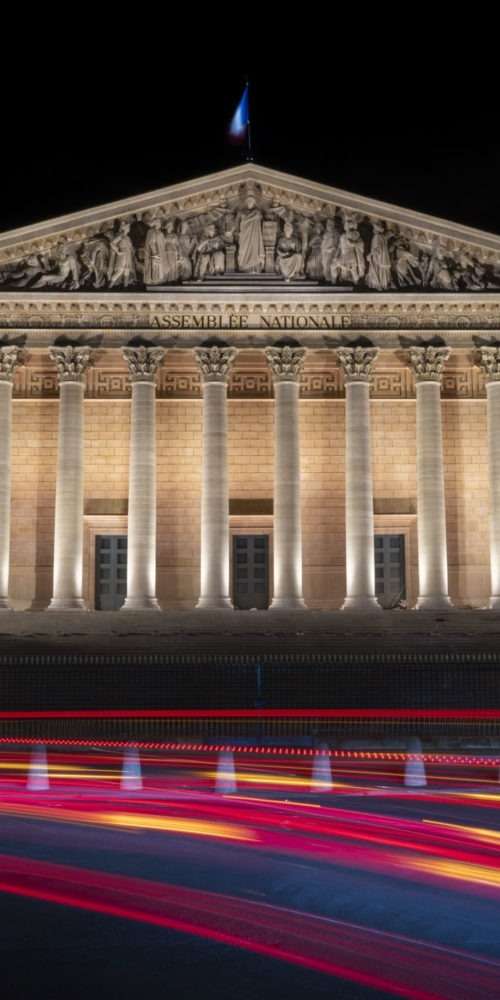 Assemblée nationale illuminée de nuit